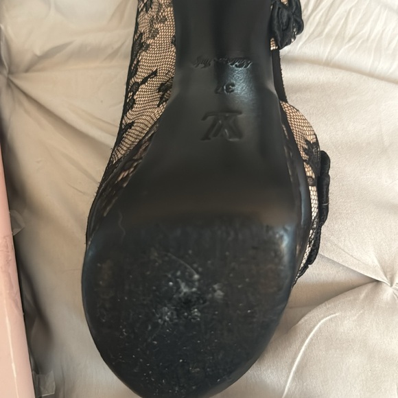 Louis Vuitton Authentic Heels
Size 37
Heels - Picture 6 of 6